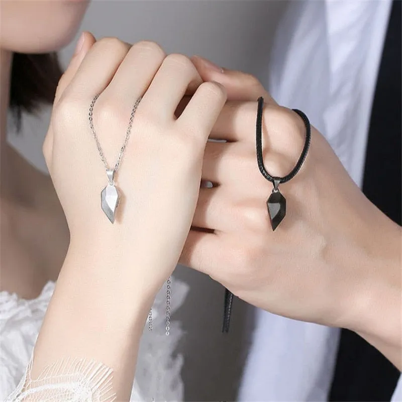 2Pcs Fashion Lovers Matching Friendship Heart Pendant Couple Magnetic Distance Faceted Heart Pendant Necklace Couple Jewelry