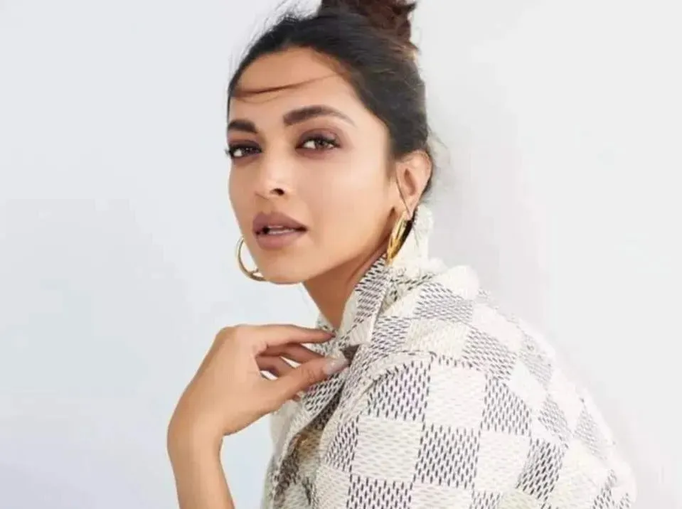 Deepika Padukone 6 Pair Simple Metal Round Hoop Earrings