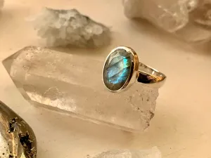 Labradorite Sabina Ring - Medium Oval