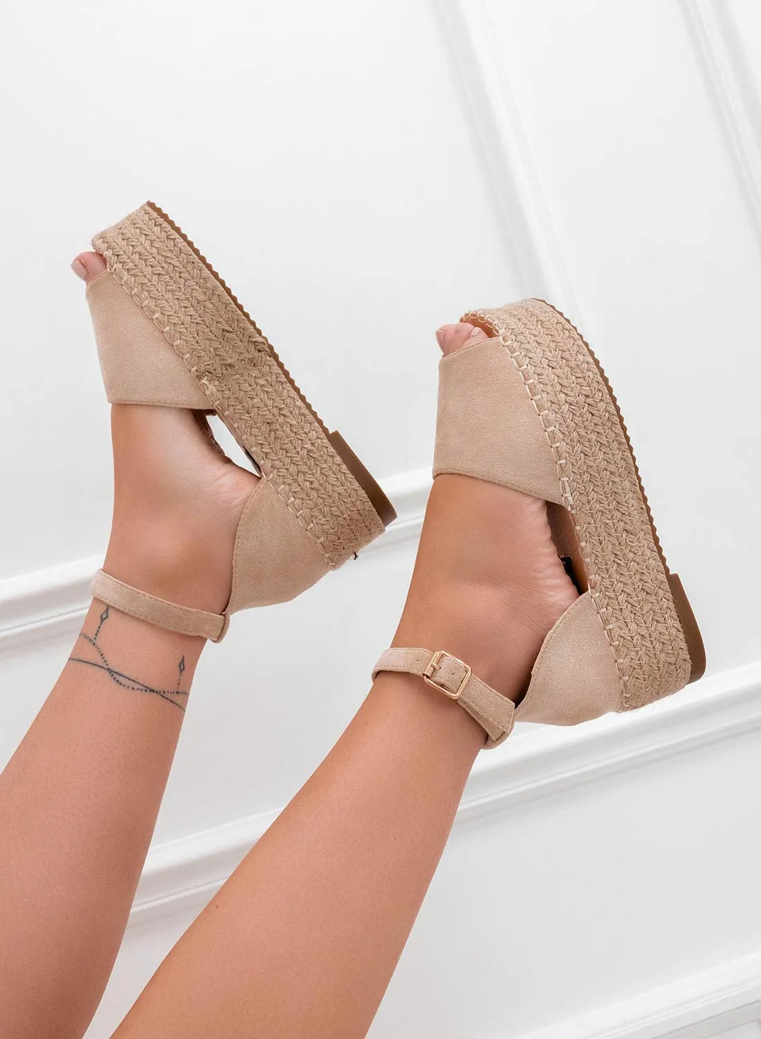 LICIA - Espadrillas beige scamosciate con zeppa e cinturino