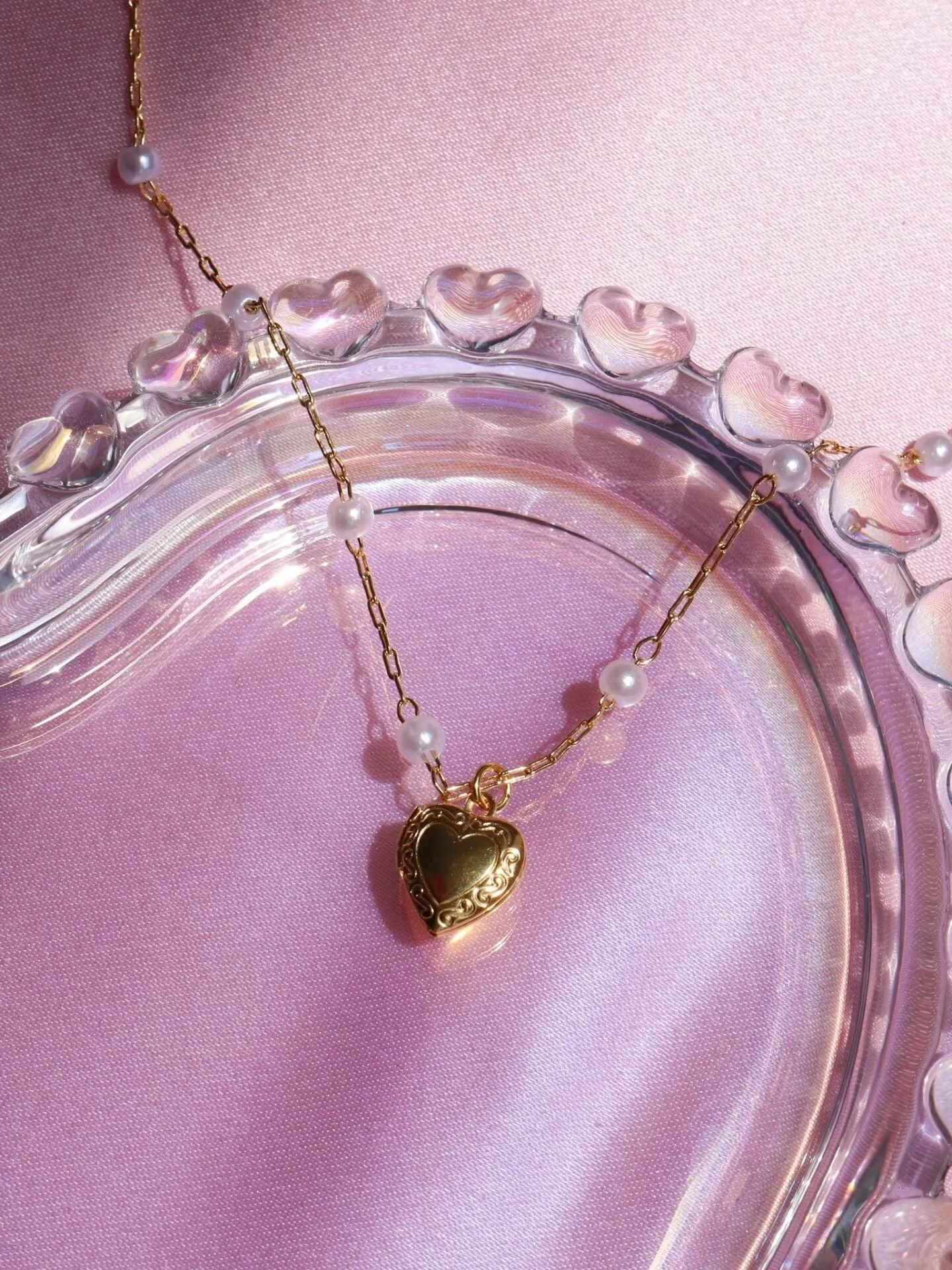 Minimal Pearl Locket Heart Necklace