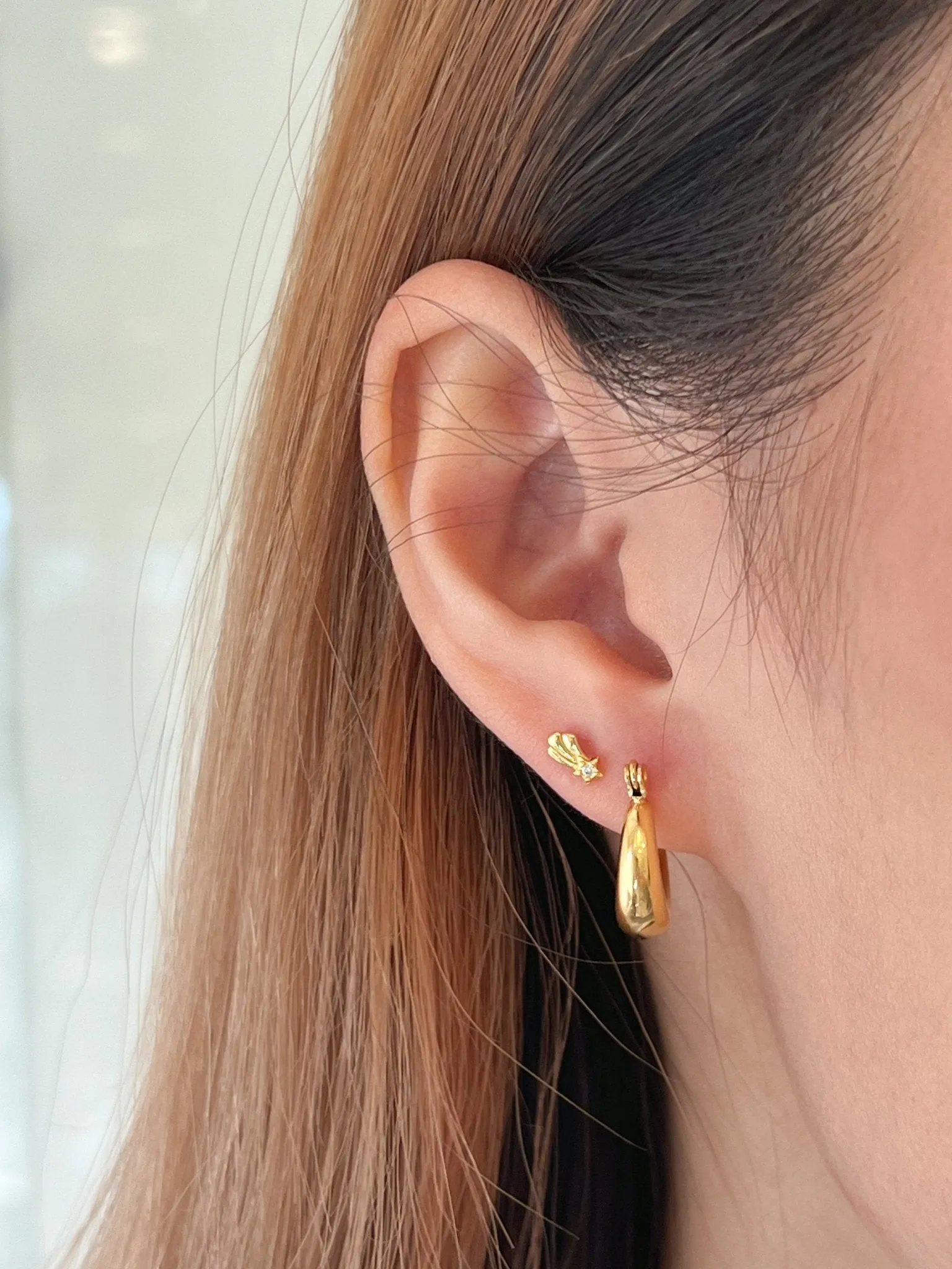 Shooting Star Studs in Gold