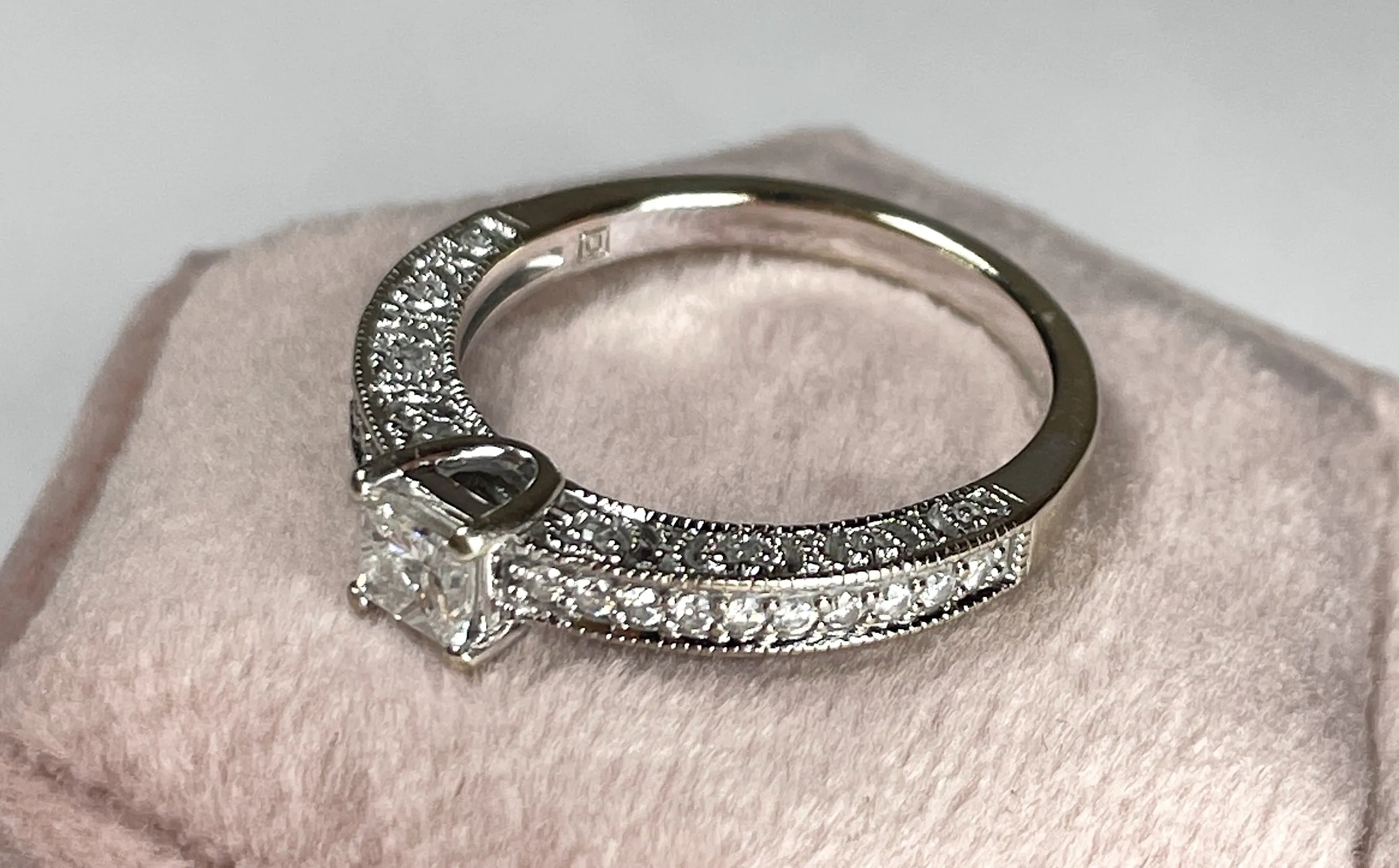 White Gold and Diamond Ring (Authentic Pre-Owned)